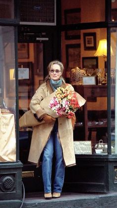 Meryl Streep Flowers, Meryl Streep The Hours, English Cottage Fashion, Nancy Myers Style Outfits, Meryl Streep Aesthetic, Frazzled English Woman Aesthetic, 90s Fall Aesthetic, English Women, Nora Ephron