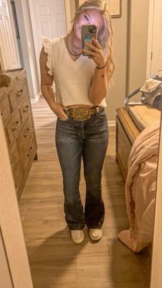 #westernootd #western #westernoutfit #westernoutfitideas #countryoutfit #westernfashion #westernfashioninspo Western Outfits Women Cowboy Hat, Cute Shirts Outfits, Country Outfit Ideas For Women, Boot Cut Jeans Western, Country Outfit For School, Summer Rodeo Outfits Shorts, Country Concert Outfit Bootcut Jeans, Bougie Western Outfits, Western Cozy Outfits