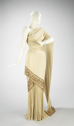 1944, America Evening dress by Mme. Eta Hentz Synthetic and beads MET Museum Kueez Celebrity, Kueez Amazing, Kueez Pins, Costume Collection, Vintage Gowns, 1940s Fashion, Moda Vintage, Trending News, Fantasy Fashion