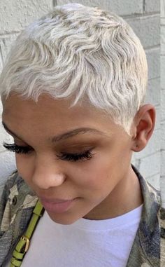 Pixie Haircut Fine, Haircut Fine Hair, Short Platinum Blonde Hair, Pixie Haircut Fine Hair, Platinum Pixie, Natural Hair Short Cuts, Cut Life, Short Hair Pixie Cuts, Short Sassy Hair