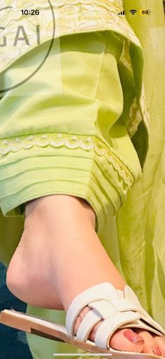 Poncha Design Salwar With Lace, Bottom Designs Pants Pakistani, Salwar Pant Designs Pattern, Pakistani Pants Design Style, Salwar Designs With Lace, Kurta Plazo Fashion Styles, Salwar Designs For Stitching, Pakistani Pants Design, Pakistani Salwar Designs