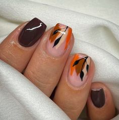 Nails With Leaves, Autumn Outdoors, Leaves Nails, Fall Leaves Nail Art, Biab Nails, Simple Fall Nails, November Nails