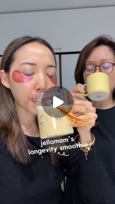 AVA 주원 on Instagram: "korean ginseng has so many longevity benefits, i grew up watching my grandparents have this! you need: korean ginseng, apples, manuka honey, water 🧡 #koreanginseng #jelloskin #ginseng  .  .  .  #skinsmoothie #longevitylifestyle #longevity #wellaging #skinlongevity #인삼 #longevityfood #jellomom #koreanfood #healthylifestyle #innerbeauty" Red Ginseng Benefits, Ginseng Benefits, Longevity Recipes, Red Ginseng, Holistic Medicine, Health Drink, Detox Smoothie, Herbal Medicine, Korean Food