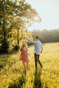 Twirling Couple Pictures, Tennessee Engagement Pictures, Twirl Engagement Photo, Engagement Field Pictures, Cute Couple Outdoor Pictures, Field Picture Ideas Couple, Couple Poses For Fall Pictures, Cute Outdoor Couple Pics, Engagement Photos Flowy Dress