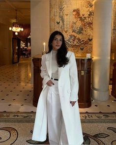 Luxury Winter Outfits, The Row Margaux Bag, Long Blazer Outfit, Row Aesthetic, Winter Outfit Ideas Aesthetic, Margaux Bag, White Coat Outfit, Old Money Winter, Casual Classy Outfits