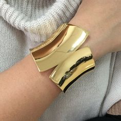 Bold Radiance: Golden Metallic Cuff Bangle-Fashion Bracelets & Bangles-StylinArts Luxury Modern Open Band Bangle, Luxury Modern Twist Cuff Bracelet, Luxury Open Cuff Bangle For Women, Luxury Modern Oval Bangle, Luxury Adjustable Bangle With Polished Finish, Classic Punk, Statement Cuff Bracelet, Womens Cuff Bracelets, The Bangles