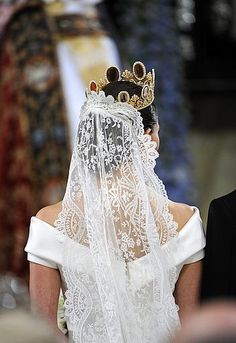 a woman wearing a veil and a tiara