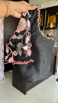 Peach Georgette Saree, Hand Worked Blouse, Worked Blouse, Blouse Simple, Black Silk Blouse, Fashionable Saree