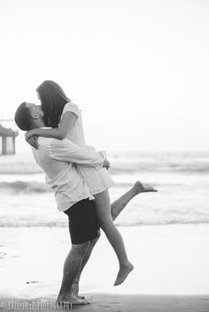 La Jolla Beach Engagement Session at Scripps Pier—Modern Romantic Engagement Photos- San Diego Wedding Photography  - for more ideas and wedding & engagement photography inspiration, check out my blog! www.britjaye.com/blog #sandiegoengagementphotography #engagementphotography #engagementphotos #weddingphotographer Fall Engagement Pictures, Fall Engagement