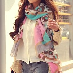 Love this scarf! http://lifeus.net Chiffon Scarf Outfit, Cute Scarfs, Scarf Outfit, Pretty Scarves, Chiffon Scarf, Classy And Fabulous, Looks Style, Teen Fashion, Look Fashion