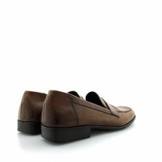 Step up your style game with these Cole Haan Men's Brown Penny Loafers. Crafted with premium leather, these slip-on shoes are perfect for work or dress occasions. With a comfortable fit and timeless design, you'll feel confident and stylish all day long. Don't miss out on this very good condition pair, grab them now! Casual Brown Leather Shoes For Semi-formal Occasions, Business Brown Slip-ons With Leather Lining, Brown Slip-on Loafers With Plain Toe, Masculine Brown Slip-on Leather Shoes, Masculine Slip-on Leather Office Shoes, Brown Plain Toe Tassel Loafers With Stitched Sole, Masculine Brown Moc Toe Dress Shoes, Brown Slip-on Dress Shoes For Business, Classic Brown Plain Toe Slip-ons