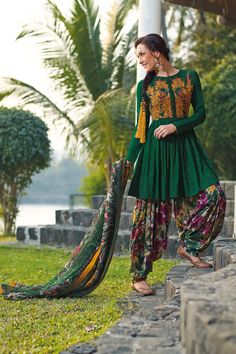 Kurtis Style, Kameez Designs, Frock Fashion, Suit Collection, Pakistani Fashion Casual, Afghan Fashion, Pakistani Dresses Casual