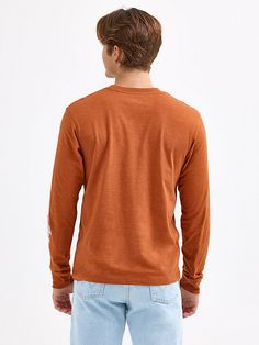 When cooler nights strike, our Men’s Wrangler® Collegiate Rattler Long-Sleeve T-Shirt will get you to the stadium in comfort and style. This classic crewneck long-sleeve tee comes with the name and logo of your home team screen-printed across the chest, plus the Wrangler logo with some rattlesnake styling down the left arm. Best of all, it’s made of a comfortable cotton blend you can wear all year long. Tri-blend Crew Neck Top For Fall, Cheap Collegiate T-shirt With University Logo, Collegiate Long Sleeve College T-shirt, Tri-blend Long Sleeve Graphic Tee, Collegiate Long Sleeve T-shirt With Team Logo, Collegiate Long Sleeve Red T-shirt, Collegiate Long Sleeve Sports T-shirt, University Of Texas, Home Team