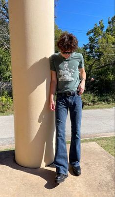 Cutbray Outfit Men, Bellbottom Pants Outfits Men, Mens Flared Jeans Outfit, Mens Flared Jeans, Flair Jeans Outfit, 70s Fashion Men, Jeans Outfit Men, Clothes Streetwear, Flair Jeans