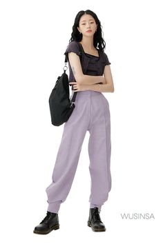 Lazy Standing Pose, Rectangle Body Shape Outfits Korean, Woman Standing Reference, Poses With Bags, Fashion Outfits 2022, Foto Poses