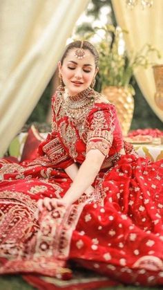 Haniya Amir, Hania Aamir, Pakistani Bridal Makeup, Red Bridal Dress, Bridal Photography Poses, Hania Amir