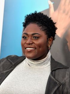 danielle brooks chubby face double chin curly pixie cut short hairstyles Fat Face Short Hair, Short Hair Round Face Plus Size, Cut Short Hairstyles, Pixie Cut Round Face, Pixie Cut Short, Curly Pixie Cut, Inspired Hairstyles, Chubby Face