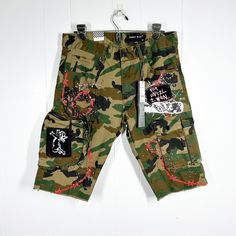 Nwt Smoke Rise Green Camo Painted Streetwear Cargo Shorts 32" Waist - 32" Rise - 9" Inseam - 13' Measurements Are Approximate. New With Tags Camo Streetwear, How To Paint Camo, Skater Shorts, Green Chinos, Men's Chaps, Hiking Shorts, Work Shorts, Cargo Shorts Men, Black Cargo