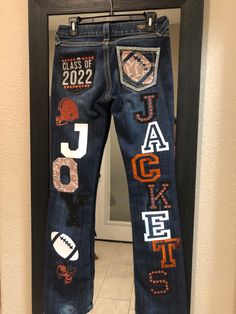 Spirit Jeans For Boys, Cute Painted Jeans For Hoco, Football Pants Design, Hoco Painted Jeans, Hoco Jeans Painted Ideas, Senior Homecoming Jeans, Painted Jeans School Spirit, Hoco Jeans Painted