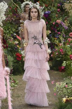 Rodarte Spring 2018 Ready-to-Wear Fashion Show - Romy Schonberger (Viva) Marchesa Spring, Miguel Diaz, Chicken Shirts, Trendy Collection, Fashion 2018, Fashion Show Collection, Beautiful Gowns, Fashion Week Spring, London Fashion Week