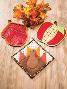 Pot Holders for All Seasons Easy Pot Holders, Quilted Potholder Pattern, Quilt Pattern Book, Fall Pumpkin Crafts, Thanksgiving Table Runner, Fall Decor Diy Crafts, Sewing Machine Quilting, Beginner Quilt, Mug Rug Patterns