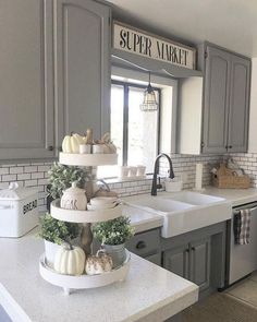 (paid link) Beautiful Kitchens later than Gray Kitchen Cabinets Closed Off Kitchen, Dapur Moden, Farmhouse Tabletop, Model Dapur, Kabinet Dapur, Farmhouse Kitchen Design, Diy Farmhouse Decor, Tiered Trays, Modern Farmhouse Kitchens