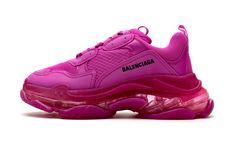 The sneakers are made of purple synthetic fabric and nylon mesh upper, transparent rubber sole, two-tone lace on the front, inspired by hiking boots, heel and tongue pull tabs, Triple S rubber logo, embroidered logo details on the side, and toe cap Embroidered edges with a sense of size and weight