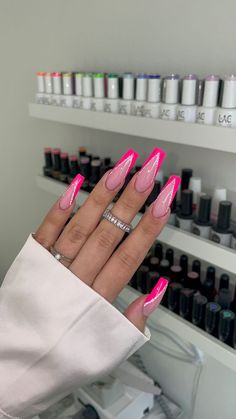 Nagel Pink, Bright Acrylic Nails, Sparkling Nails, Neon Pink Nails, Simple Acrylic Nails, Acrylic Nails Coffin Short, Pink Nail, Pink Acrylic Nails, Neon Nails