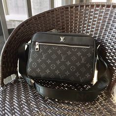 Top Handbags, Lv Handbags, Sierra Leone, Accessories Store, Lv Bag, New Bag, Luxury Handbags, New Arrival, Louis Vuitton Bag