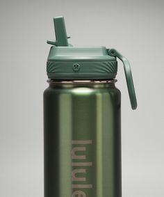 a green insulated water bottle with the word hunke on it's lid