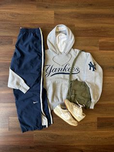 Outfit For Men Aesthetic, Functional Crew Neck Hoodie For Streetwear, Washed Hoodie For Streetwear, Streetwear Athletic, Cheap Men's Streetwear Sweatshirt, Vintage Crew Neck Sweatshirt For Streetwear, Vintage Crew Neck Hoodie For Streetwear, Athletic Streetwear, Yankees Hoodie