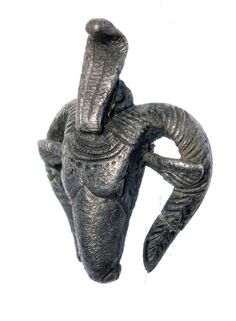 an elephant head is shown in the shape of a ring