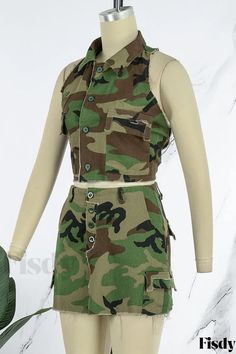 Fisdy - Elegante conjunto de dos piezas con estampado de camuflaje, botones en los bolsillos, cuello vuelto y diseño sin mangas Camouflage Outfits, Army Fashion, Camouflage Print, Turndown Collar, Two Piece Dress, Piece Dress, Wholesale Fashion, Two Pieces, Stylish Outfits