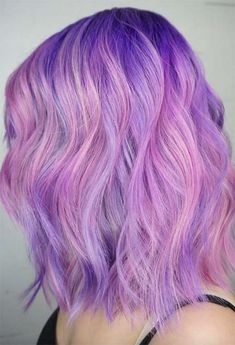 Lilac Hair Color Lavender, Hair Color Ideas Lilac, Perpel Hair Colour, Hair Color Pastel Purple, Pink Lilac Hair, Colour Hair Ideas Short, Lilac And Pink Hair, Colourful Hair Ideas