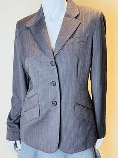 Showcase your style with this Lauren Ralph Lauren brown blazer, perfect for any occasion. The mid-length coat features a button closure and is made from durable canvas with a polyester lining. The blazer is accented with buttons and has a solid pattern, making it suitable for workwear, travel, or party/cocktail events. This blazer is new with tags and fits a size 10. Its vintage look and feel is perfect for fall, winter, and spring seasons. The blazer is a great addition to any wardrobe and is sure to make you stand out in any crowd. Lauren Brown, Brown Blazer, Cocktail Event, Ralph Lauren Women, Brown Line, Spring Season, Vintage Looks, Size 10, Vest Jacket