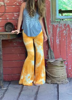 Hippie Flare Stretch Pants, Hippie Flare Stretch Bottoms, Trendy Summer Full-length Flares, Fitted Hippie Flares For Summer, Casual Summer Stretch Yoga Pants, Casual Stretch Yoga Pants For Summer, Casual Full Length Flares For Spring, Casual Full-length Spring Flares, Casual Flare Yoga Pants For Loungewear