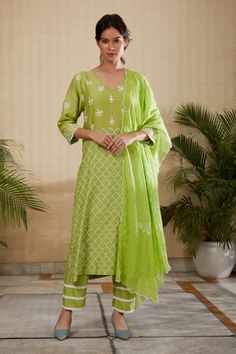 Shop for Kefi Collections Green Mogra Silk Chanderi Kurta Set for Women Online at Aza Fashions Chanderi Dupatta, Printed Embroidery, Long Kurta, Kurta Set For Women, Aari Embroidery, Kurta With Pants, Chevron Print, Kurta Set, Green Silk