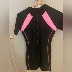 Bought But Never Worn Pink Short Sleeve Swimwear For Spring, Short Sleeve Black Swimwear For Spring, Black Short Sleeve Swimwear For Spring, Fitted Pink Swimwear With Short Sleeves, Black Sporty Short Sleeve Swimwear, Black Short Sleeve Sporty Swimwear, Sporty Black Moisture-wicking Rash Guard, Rash Guard, Womens Swim