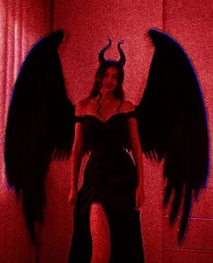 Devil girl photo Demon Princess Aesthetic, Lilith Costume Halloween, Devil Woman Aesthetic, Lilith Costume, Demon Photoshoot, Devil Photoshoot, Succubus Costume, Demon Halloween Costume, Angel Y Diablo