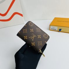 This zipped coin purse is the perfect choice for the urbanite. The bag is compact enough to hold loose change, credit cards and folded bills. It fits easily even in small body pockets. Size: 11×8×2cm Louis Vuitton Yayoi Kusama, Louis Vuitton Capucines, Large Cosmetic Bag, Lv Purse, Lv Shoes, Loose Change, Medium Handbags, Lv Belt, Lv Handbags