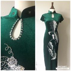 Isn’t this the loveliest thing you have ever seen? Handmade. stretchy velourKeyhole necklineSize xs With dress laying flat:Length 50 inShoulder to shoulder 14 in Pit to pit 15 in Waist 13 inSlit length 22 in Festive Fitted Green Ao Dai, Festive Fitted Embroidered Cheongsam, Green Elegant Cheongsam With Stand Collar, Fitted Floral Embroidery Cheongsam, Spring Green Cheongsam With Stand Collar, Summer Floral Embroidered Fitted Cheongsam, Qipao Cheongsam, Keyhole Neckline, Vintage Velvet