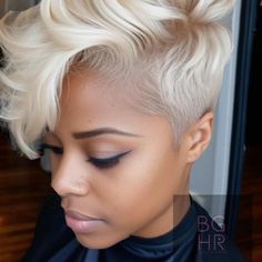 Sharp Haircut, Beautiful Crowns, Sassy Hairstyles, Haute Hair, Straight Blonde Hair, Asymmetrical Bob, Blonde Hairstyles