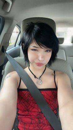 Alternative Short Haircuts, Short Hair Bangs Hairstyle, Hairstyle For Oval Face Shape, Goth Short Hair, Short Goth Hair, Short Haired Women, Dark Makeup Looks, Wine Red Hair, Black Hair Dye