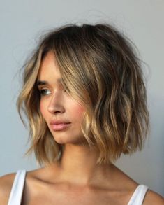 Chin Length Haircuts, Medium Layered Hair, Wavy Bob Hairstyles, Wavy Bob, Chin Length Hair, Short Blonde Hair, Hair Envy, Short Bob Hairstyles, Face Shape