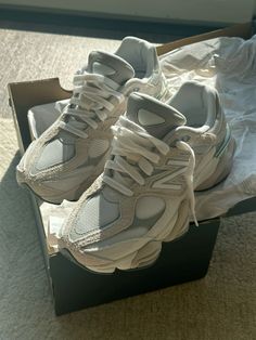 Snickers Shoes, Pretty Sneakers, Kicks Shoes, Shoes Heels Classy, Shoes Outfit Fashion, Cute Nike Shoes, Balance Sneakers