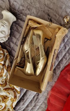 Gold Kitten Heels, Kitten Heel Shoes, Womens Pumps, 80s Vintage, 80s Fashion, Kitten Heel, Latvia, Heel Shoes, Pump Shoes