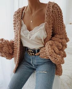 Beige Lace Top, Winter Trends, Cardigan Fashion, 가을 패션, Looks Style, Mode Inspiration, Outfits Casuales, Cute Casual Outfits, Look Fashion