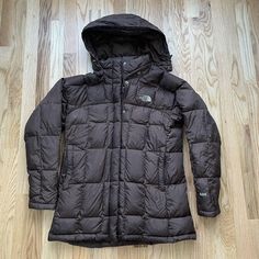 Parka is in good condition overall has no major rips stains or tears, but does show wear and some of the down is clumping (pictured above) Fits true to size women's medium Brown Jacket, Parka Jacket, North Face Women, Coats Jackets Women, Chocolate Brown, North Face, Parka, Sneaker Boots, Casual Skirts