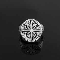 Patterned Silver Compass Ring For Men , Charm North Star Jewellery , easter gift , Gift For Boyfriend    ✔ ᴘʀᴏᴅᴜᴄᴛ ɪɴғᴏʀᴍᴀᴛɪᴏɴ  ✔  𝐰𝐞𝐢𝐠𝐡𝐭 𝐨𝐟 𝐭𝐡𝐞 𝐫𝐢𝐧𝐠       :  𝟐𝟐,72 𝐆𝐑  ✔  𝐝𝐢𝐚𝐦𝐞𝐭𝐞𝐫 𝐨𝐟 𝐭𝐡𝐞 𝐫𝐢𝐧𝐠   :  𝟏𝟗,𝟐𝐦𝐦( 𝟎.𝟕𝟓 𝐈𝐍𝐂𝐇)✔  𝐡𝐞𝐢𝐠𝐡𝐭 𝐨𝐟 𝐭𝐡𝐞 𝐫𝐢𝐧𝐠        :  𝟐𝟐,𝟏𝐦𝐦( 𝟎.𝟖𝟕 𝐈𝐍𝐂𝐇)✔  𝐭𝐡𝐢𝐜𝐤𝐧𝐞𝐬𝐬 𝐨𝐟 𝐭𝐡𝐞 𝐫𝐢𝐧𝐠  :  𝟔 𝐦𝐦  ( 𝟎.𝟐𝟑 𝐈𝐍𝐂𝐇)✔  ✔𝐖𝐞 𝐜𝐚𝐧 𝐦𝐚𝐤𝐞 𝐜𝐮𝐬𝐭𝐨𝐦 𝐚𝐝𝐣𝐮𝐬𝐭𝐦𝐞𝐧𝐭 𝐟𝐨𝐫 𝐲𝐨𝐮𝐫 𝐟𝐢𝐧𝐠? Durable Silver Jewelry Gift, Durable Symbolic Jewelry As A Gift, Symbolic Jewelry As A Gift, Vintage Silver Jewelry For Outdoor, Round Durable Jewelry For Gifts, Vintage Stainless Steel Jewelry With Compass Design, Compass Design Ring As A Gift, Compass Design Jewelry Ring Gift, Compass Design Ring Jewelry For Gift