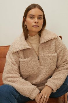 Designed with an over-the-head fit, this fleece jacket is designed with a front zip and oversized collar. Crafted in an invitingly soft borg, this cosy jacket is an ideal companion when the temperature drops. Pair with chunky boots and leather trousers  for a trending look. Model wears a size 10. Fleece Jacket Outfit, Fleece Outfit, Half Zip Jumper, Borg Jacket, Jumper Outfit, Half Zip Hoodie, Oversized Collar, Oasis Fashion